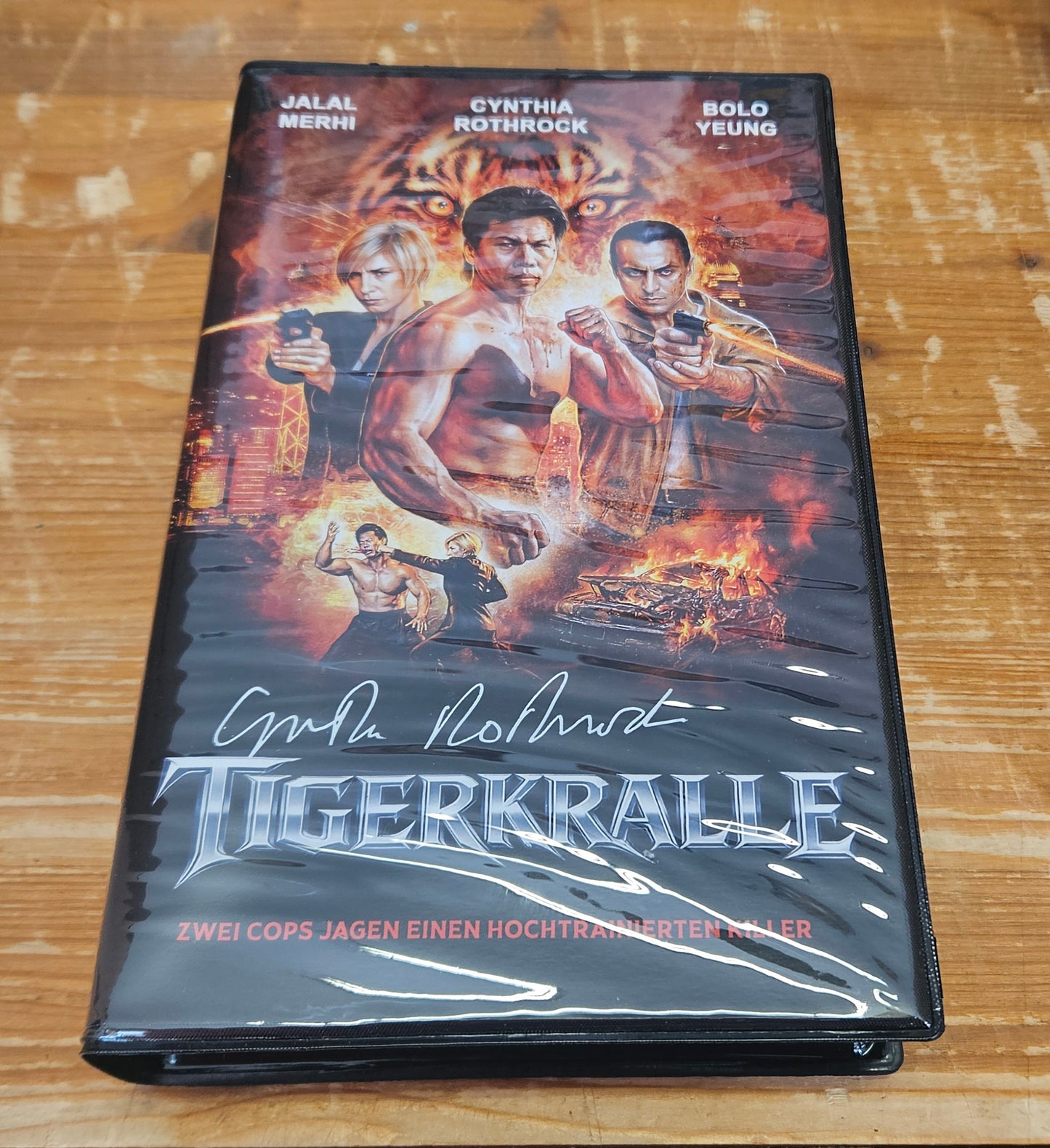Tigerkralle 1 - Original von Cynthia Rothrock Signiert
